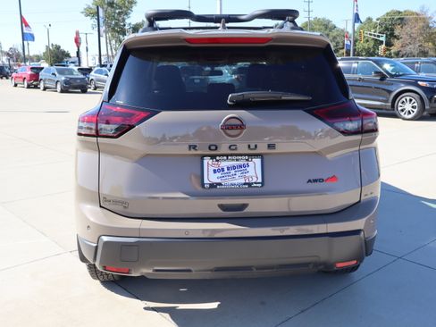 Used 2025 Nissan Rogue SV image 7