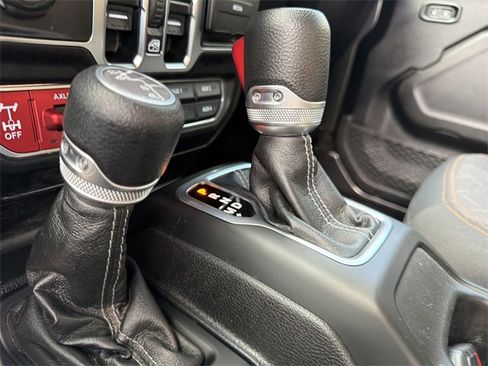 Used 2024 Jeep Gladiator Mojave w/ Convenience Group image 31