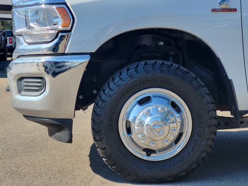Used 2024 RAM 3500 SLT w/ Quick Order Package 2YG SLT AWD/4WD image 9