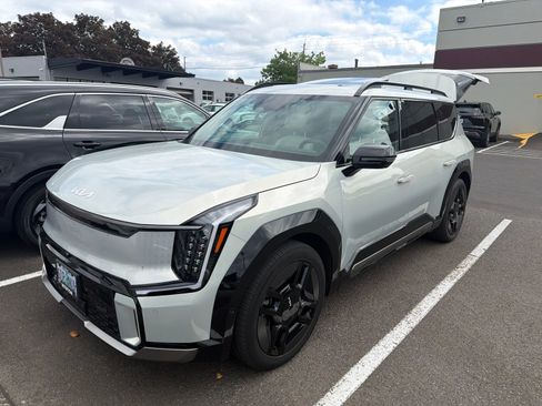 Certified 2024 Kia EV9 GT-Line AWD/4WD image 1