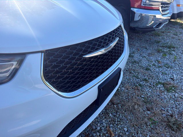 Used 2022 Chrysler Pacifica Touring-L FWD image 9
