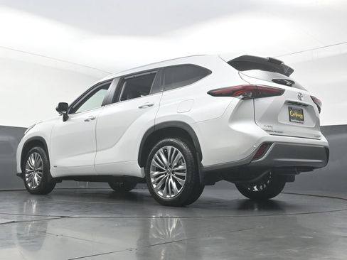 Used 2026 Toyota Highlander Platinum AWD/4WD image 45
