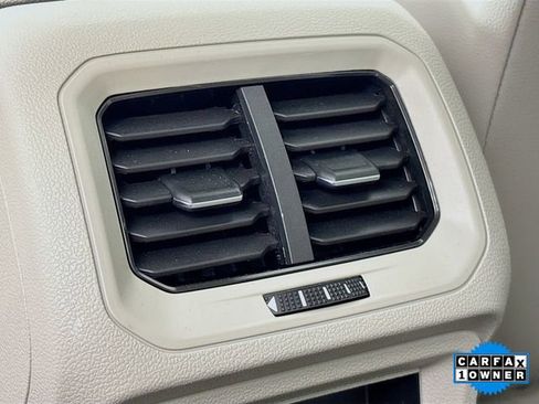 Used 2022 Volkswagen Tiguan SE image 24