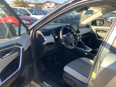 Used 2022 Toyota RAV4 XLE w/ Convenience Package image 12