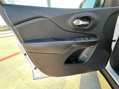 Used 2015 Jeep Cherokee Limited w/ Trailer Tow Group image 23