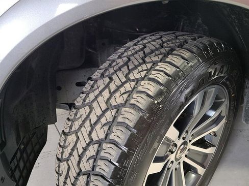 Used 2020 Nissan Armada SL w/ Premium Package image 16
