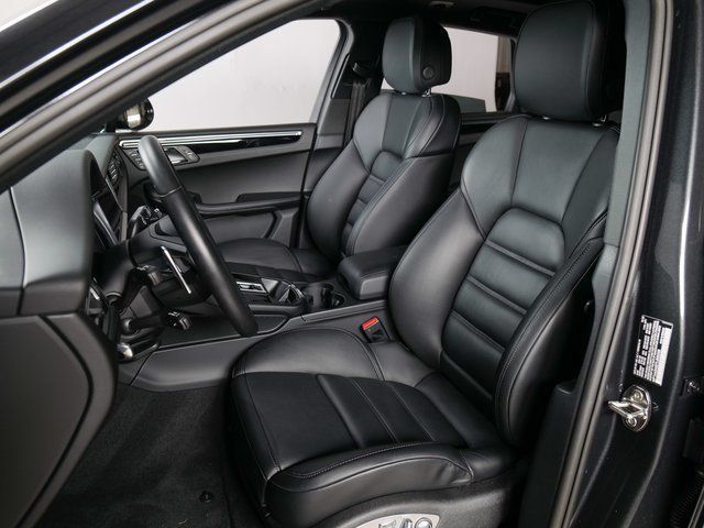 Certified 2026 Porsche Macan AWD/4WD image 5