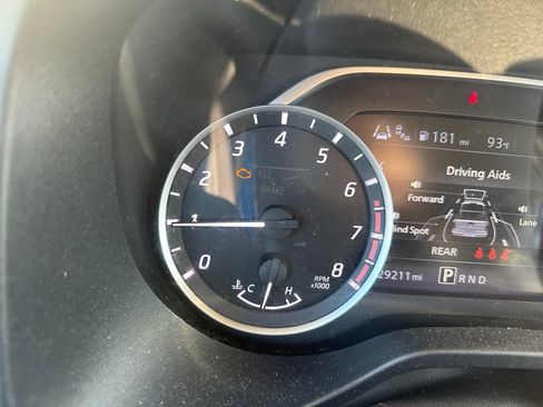 Used 2022 Nissan Titan SV RWD image 3