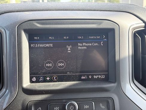 Used 2022 Chevrolet Silverado 2500 Custom w/ Custom Value Package AWD/4WD image 9