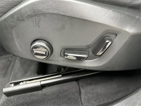 Certified 2025 Volvo XC60 B5 Plus image 12