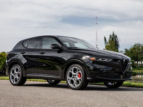 New 2025 Alfa Romeo Tonale w/ Premium Package image 3