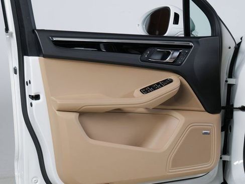 Certified 2026 Porsche Macan AWD/4WD image 29