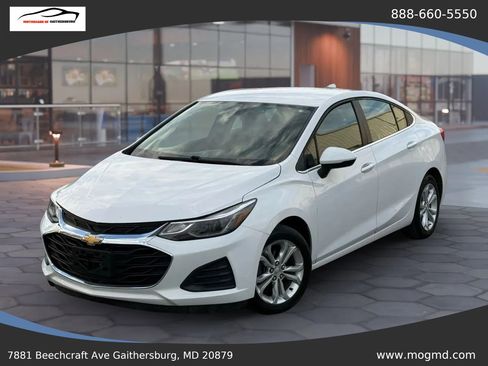 Used 2019 Chevrolet Cruze LT w/ Convenience Package FWD image 1