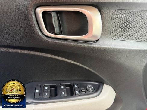 Used 2022 Hyundai Venue SEL w/ Cargo Package image 8