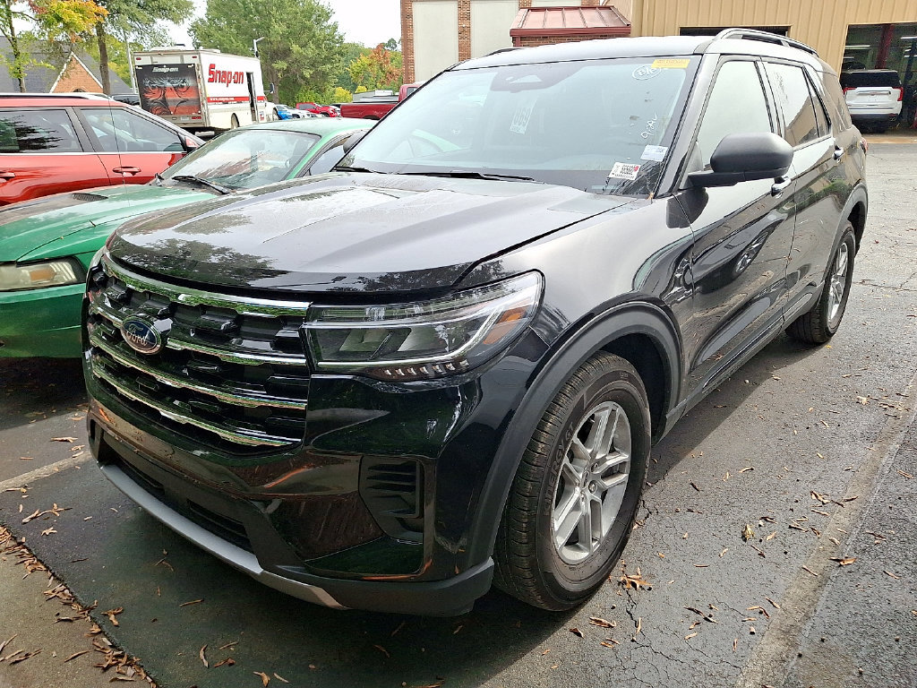 Used 2026 Ford Explorer Active RWD image 1