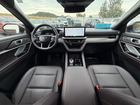 Used 2026 Ford Explorer Platinum w/ LUX Leather Package AWD/4WD image 17
