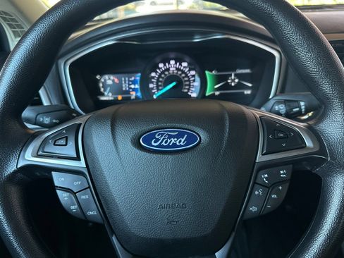 Used 2020 Ford Fusion SE FWD image 29