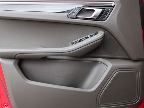 Used 2023 Porsche Macan S image 13