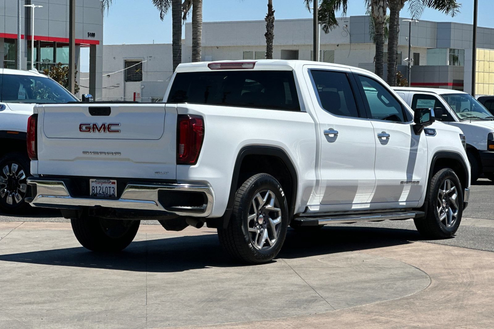 Used 2023 GMC Sierra 1500 SLT w/ SLT Premium Package RWD image 4