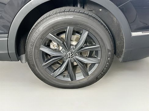 Used 2024 Volkswagen Tiguan SE image 11