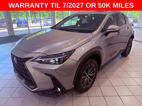 Used 2024 Lexus NX 250 FWD image 3