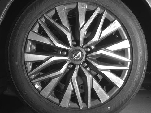 Used 2025 Nissan Altima 2.5 SV FWD image 14
