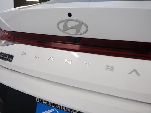 Used 2025 Hyundai Elantra SEL FWD image 9