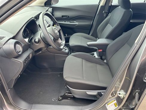 Used 2025 Nissan Kicks Play S image 17