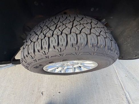 Used 2020 GMC Yukon XL SLT image 31