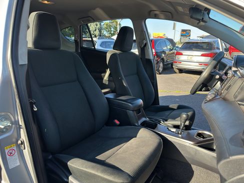 Used 2018 Toyota RAV4 LE image 11