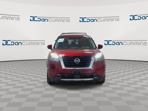 Used 2023 Nissan Pathfinder SL AWD/4WD image 3