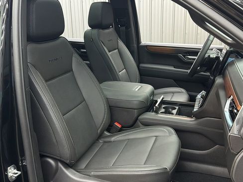 Used 2026 GMC Yukon Denali w/ Sun & Power Step Package AWD/4WD image 37