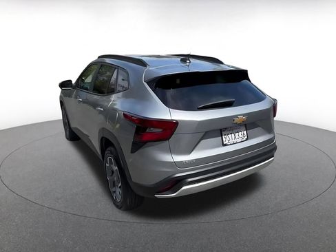 Used 2025 Chevrolet Trax LT w/ LT Convenience Package image 11