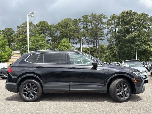 Used 2024 Volkswagen Tiguan SE FWD image 32