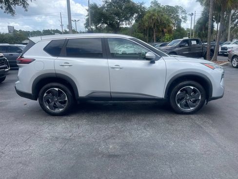 Used 2025 Nissan Rogue SV AWD/4WD image 7