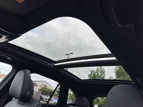 Used 2025 Mercedes-Benz GLC 300 4MATIC image 24