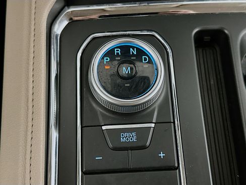 Used 2024 Ford Expedition Max XLT image 25
