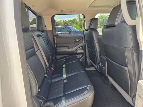 Used 2022 Nissan Frontier SV w/ SV Premium Package RWD image 26