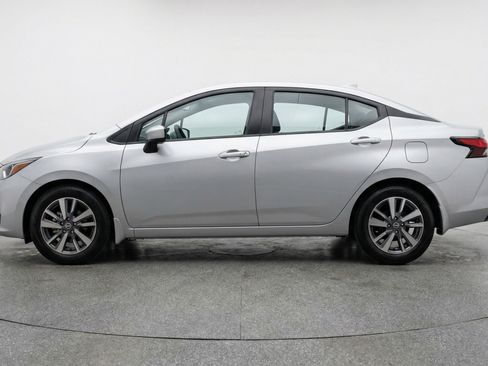 Used 2025 Nissan Versa SV image 5