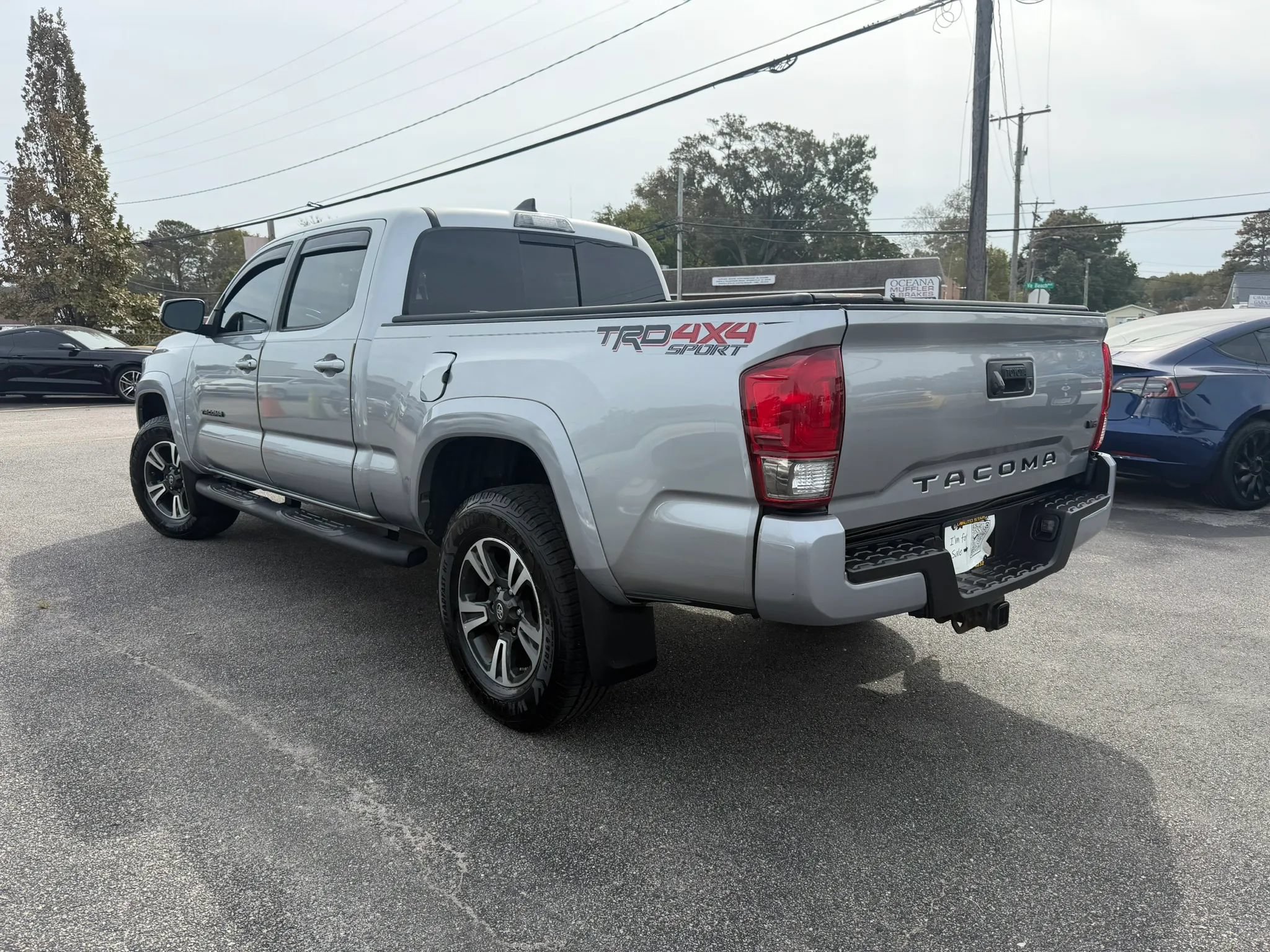 Used 2017 Toyota Tacoma TRD Sport w/ Tow Package AWD/4WD image 5