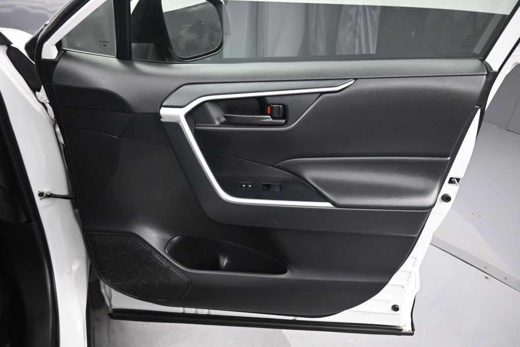 Used 2019 Toyota RAV4 LE FWD image 36