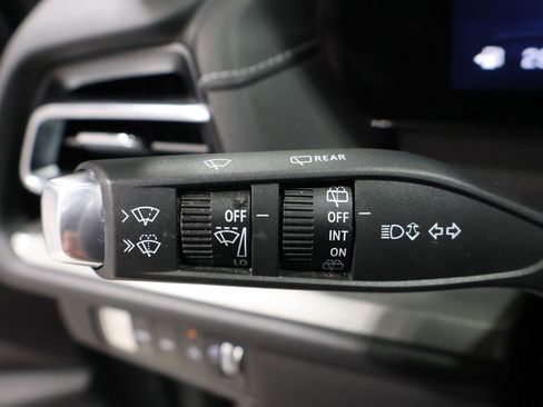 Used 2024 Chevrolet Traverse LT image 39