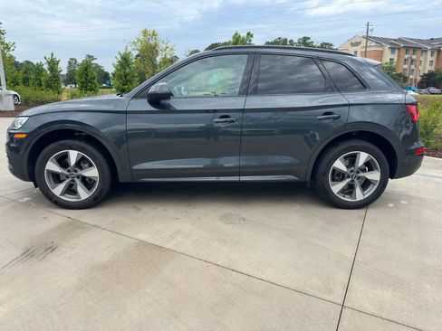 Used 2020 Audi Q5 2.0T Premium w/ Titanium Sport Package AWD/4WD image 3