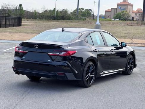 Used 2025 Toyota Camry SE FWD image 8