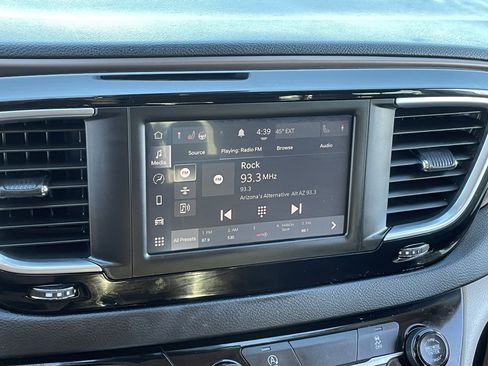 Used 2023 Chrysler Voyager LX image 27