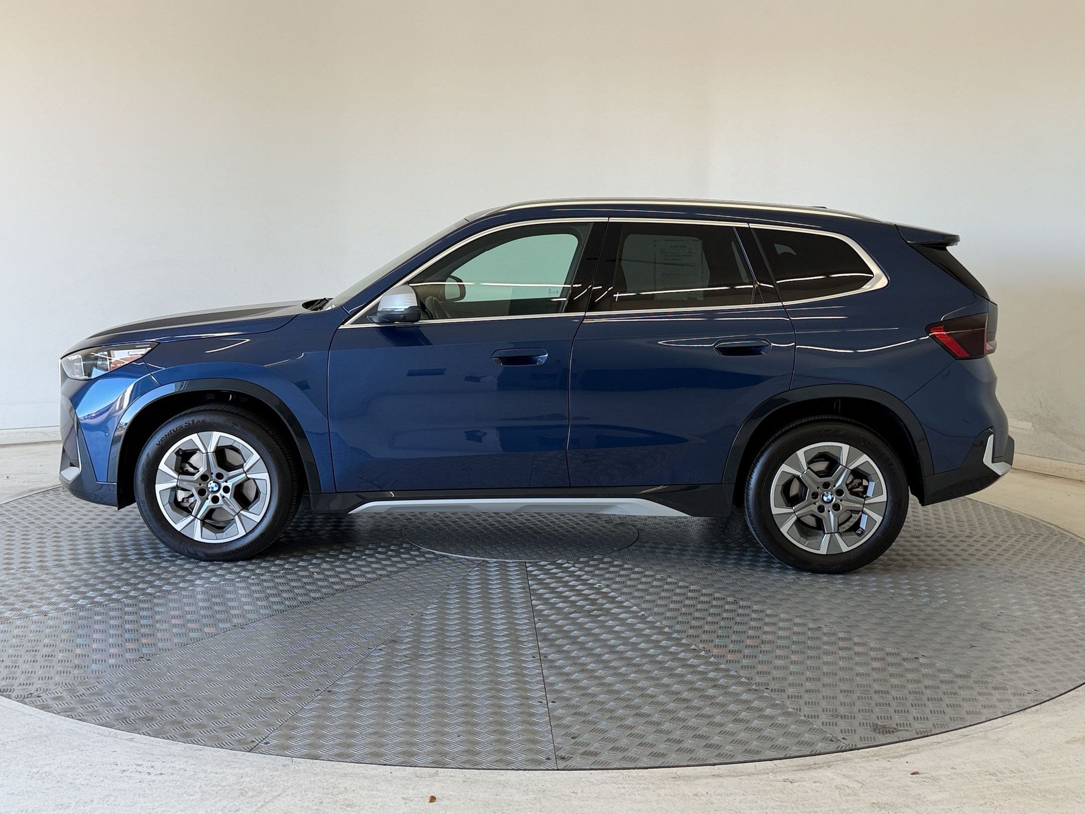 Certified 2023 BMW X1 xDrive28i w/ Premium Package AWD/4WD image 2