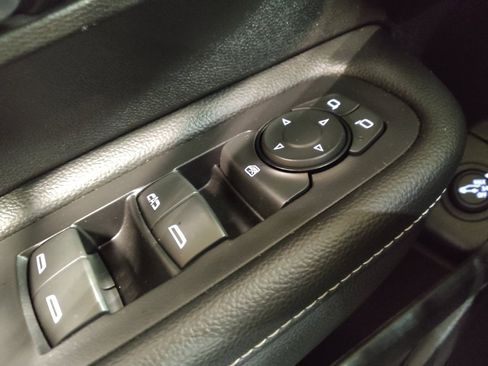 Used 2024 GMC Terrain SLT image 27