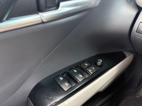 Used 2018 Toyota Camry SE FWD image 17