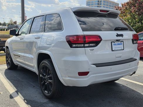 Used 2022 Jeep Grand Cherokee Laredo X image 4