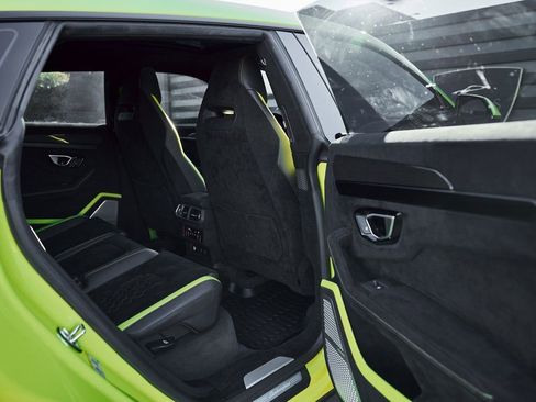 Used 2024 Lamborghini Urus Performante AWD/4WD image 30